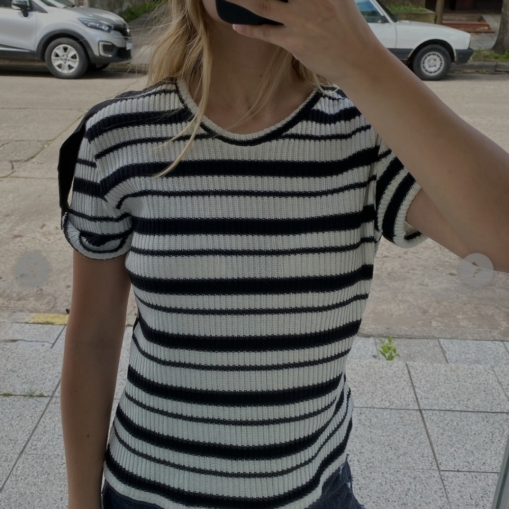 ZARA KNIT BLACK AND WHITE TSHIRT - Picture 4 of 7